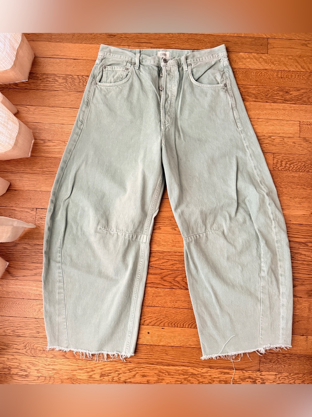 Citizens Of Humanity Relaxed Wide-Leg barrel Jeans in Sage